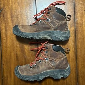 Keen Women’s Pyrenees Hiking Boot Size 8